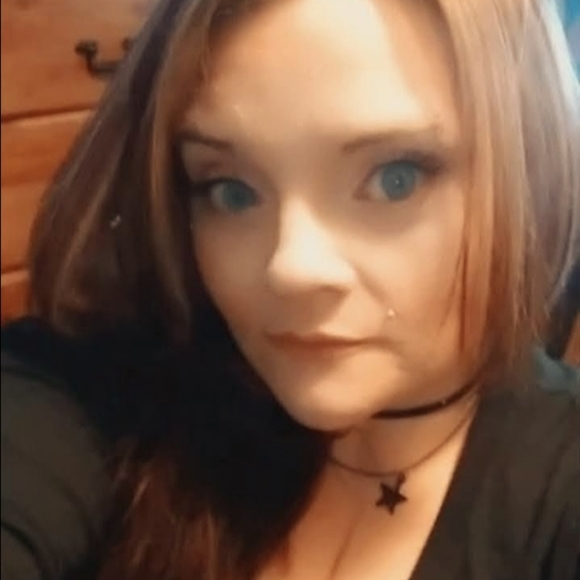 Meet your Posher, Taylor - Picture 1 of 2